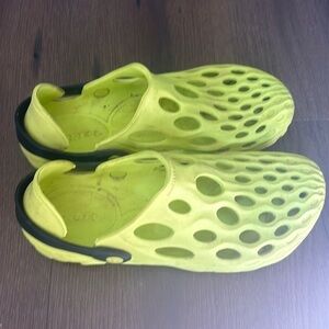 Merrell Crocs !! Size 8